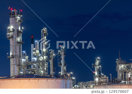 Oil and gas refinery plant at night, Global business energy logistic transportation, Oil and gas refinery petrochemical industrial, Petrochemical refinery industrial energy supply chain. Oil and gas refinery plant at night, Global business energy logistic transportation, Oil and gas refinery petrochemical industrial, Petrochemical refinery industrial energy supply chain. 129578607