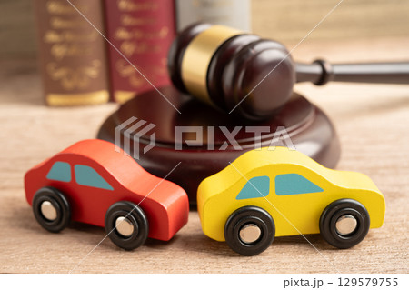 Hammer gavel judge with car vehicle accident, insurance coverage claim lawsuit court case. 129579755