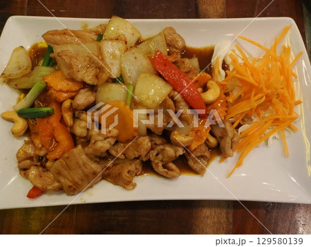 香ばしき鶏と木の実炒め ― Phetyai ThaiのSPECIALメニュー（ケアンズ・豪） 129580139