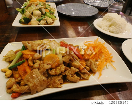 香ばしき鶏と木の実炒め ― Phetyai ThaiのSPECIALメニュー（ケアンズ・豪） 129580143