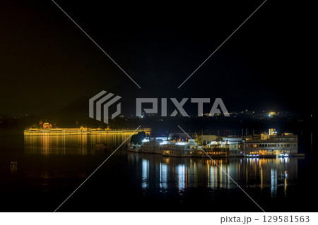 アンブライ・ガートから望むタージ・レイク・パレスとジャグマンディール・アイランド・パレス アンブライ・ガートから望むタージ・レイク・パレスとジャグマンディール・アイランド・パレス 129581563