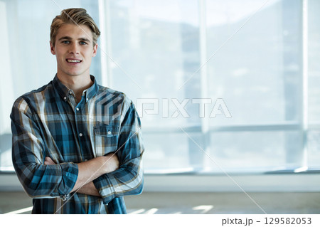 Man in his thirties wearing shirt standing inside office by floor-to-ceiling windows, copy space Man in his thirties wearing shirt standing inside office by floor-to-ceiling windows, copy space 129582053