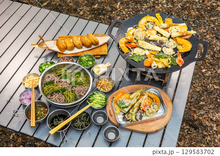 アウトドアで天ぷら　Japanese-style fried food (tempura)  129583702