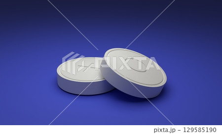 青いテーブルの上の2個の白い錠剤 129585190