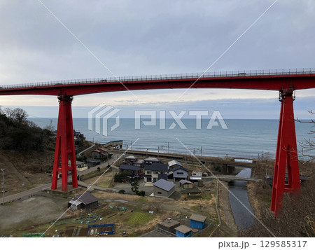 赤い大きな橋　米山大橋 129585317