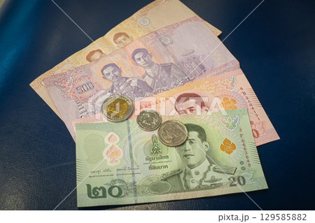 タイのお金バーツ　 129585882