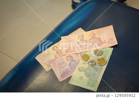 タイのお金バーツ　 129585912