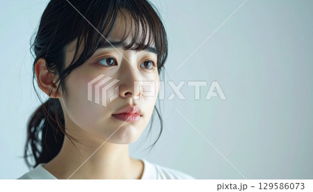 悩みを抱える女性 129586073