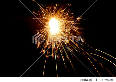 日本の夏の思い出　線香花火 129586086