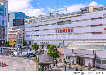 日本の東京都市景観　錦糸町駅などを望む 129586951