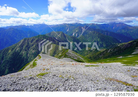 蓮華岳山頂からの裏銀座の山々 蓮華岳山頂からの裏銀座の山々 129587030