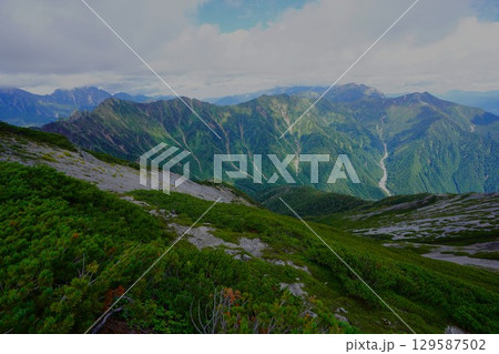 蓮華岳西稜からの扇沢周辺の山々 蓮華岳西稜からの扇沢周辺の山々 129587502