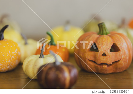 コピースペースのあるハロウィンのカボチャ　 129588494