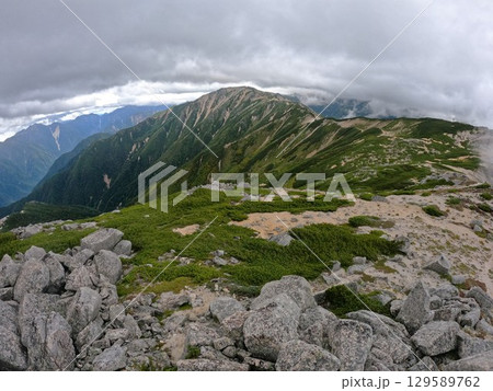 裏銀座縦走路の野口五郎岳への稜線 129589762