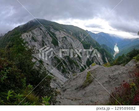 七倉岳と不動沢の崩落地 七倉岳と不動沢の崩落地 129589882