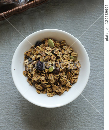 かぼちゃの種とオーツ麦のベリーグラノーラ 129589993