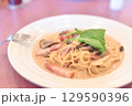 ベーコンクリームパスタ 129590396