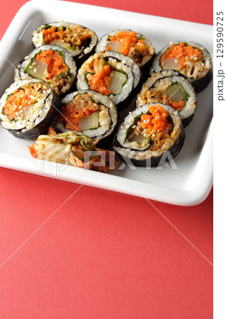 韓国風海苔巻きキンパ 韓国風海苔巻きキンパ 129590725