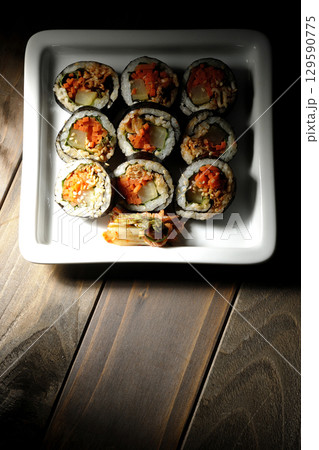 韓国風海苔巻きキンパ 129590775