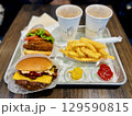 美味しそうなハンバーガー 129590815
