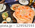 いくらとサーモンのピザ 129592593