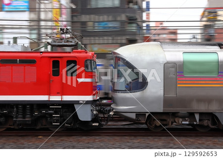 上野駅に向かう団体列車：寝台特急カシオペア（EF81形95号機牽引） 129592653