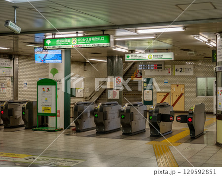 JR「馬喰町駅」と都営新宿線「馬喰横山駅」の乗り換え専用改札口 129592851