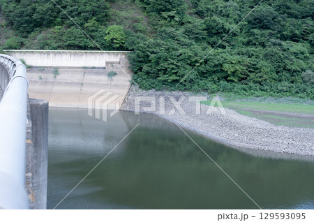 水不足で水位が下がった南川ダム2025 129593095