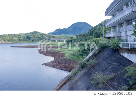 水不足で水位が下がった南川ダム2025 129593102