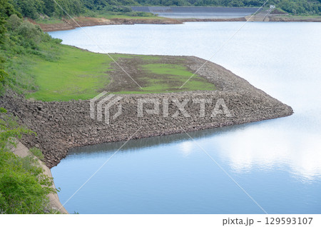 水不足で水位が下がった南川ダム2025 129593107