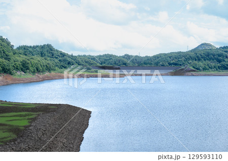水不足で水位が下がった南川ダム2025 129593110