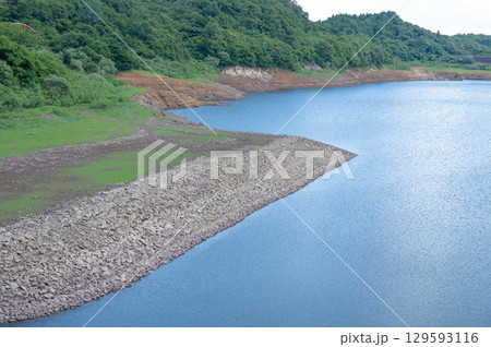 水不足で水位が下がった南川ダム2025 水不足で水位が下がった南川ダム2025 129593116