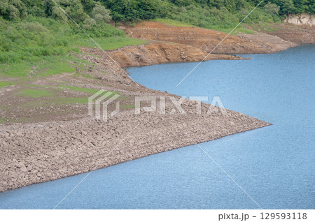 水不足で水位が下がった南川ダム2025 129593118