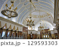 モスクの内装 129593303