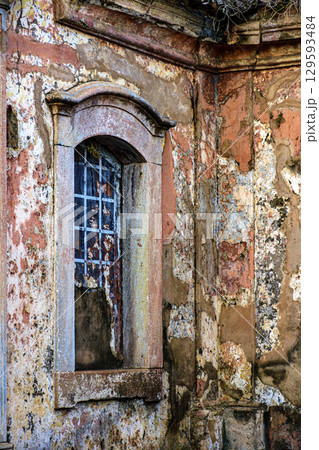 Historic mansion in ruin Historic mansion in ruin 129593484