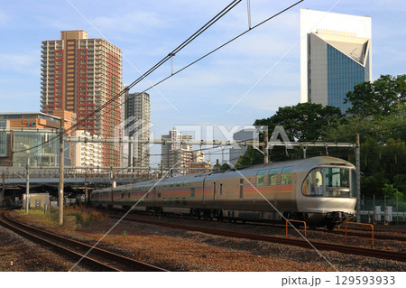 川口駅前を通過する寝台特急カシオペア紀行 川口駅前を通過する寝台特急カシオペア紀行 129593933