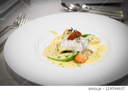 クリームソースの魚料理 129594637
