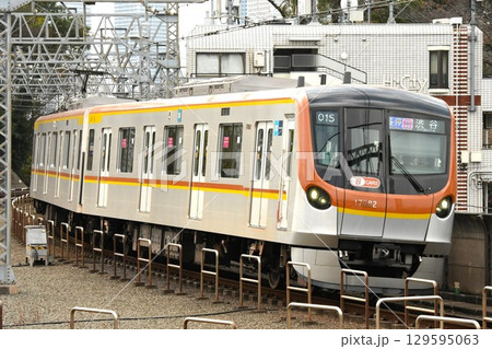 渋谷へ向けて東急東横線をゆく東京メトロ17000系 129595063