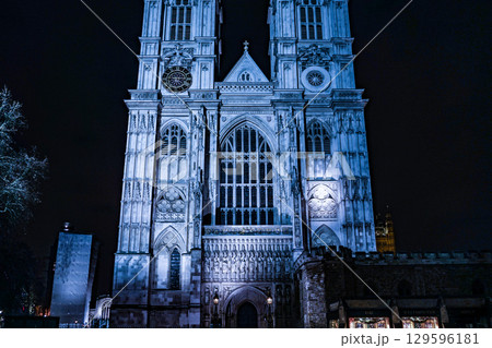ウェストミンスター寺院の夜景(イギリス・ロンドン) ウェストミンスター寺院の夜景(イギリス・ロンドン) 129596181