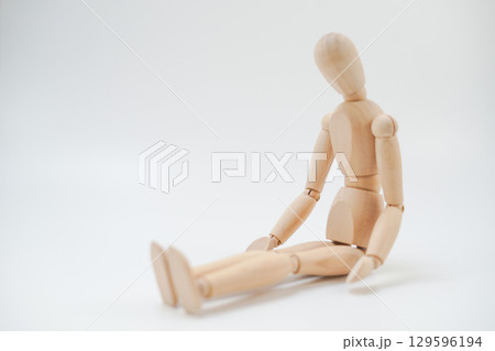 木製の人形のイメージ 木製の人形のイメージ 129596194