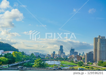 仙台市の街並みと夕景 129596201