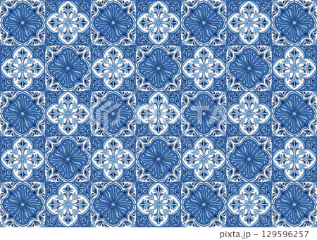 地中海ブルーの伝統的なタイル柄テクスチャ 129596257