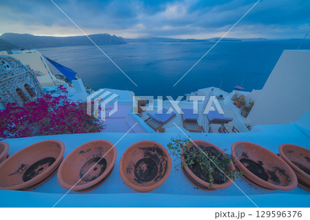 サントリーニ島の美しい風景 129596376