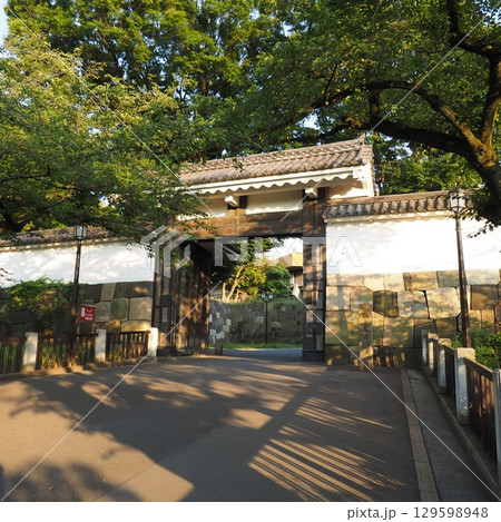 東京・田安門の歴史感じる静かな景観 東京・田安門の歴史感じる静かな景観 129598948