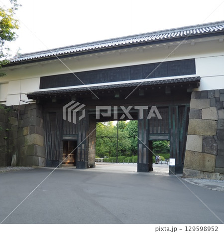 東京・田安門の歴史感じる静かな景観 東京・田安門の歴史感じる静かな景観 129598952