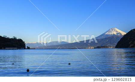 三津浜から望む駿河湾と富士山 三津浜から望む駿河湾と富士山 129602815