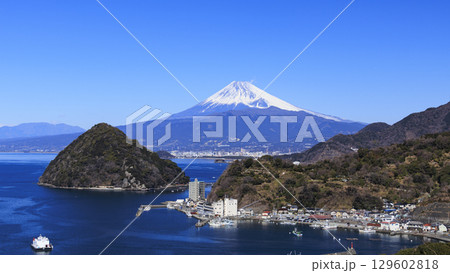 三津浜から望む駿河湾と富士山 三津浜から望む駿河湾と富士山 129602818