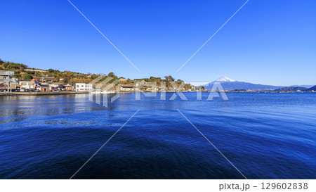 三津浜から望む駿河湾と富士山 三津浜から望む駿河湾と富士山 129602838