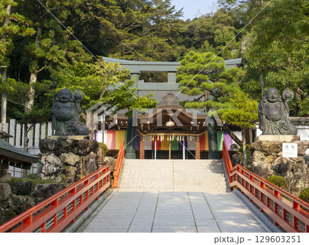 清荒神清澄寺　三宝荒神社の鳥居と参道 129603251