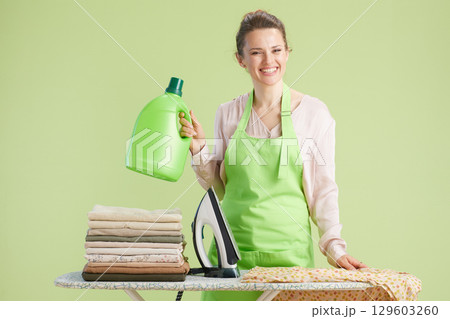 Apron and laundry detergent Apron and laundry detergent 129603260